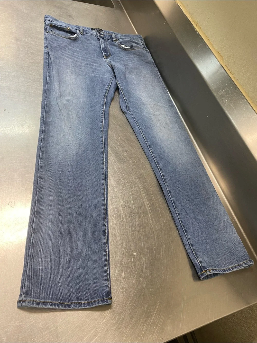 Banana Republic Men’s W34 L34 Slim Straight Jeans in Medium Blue